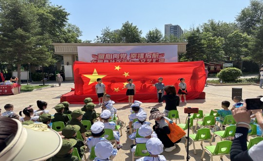 20.物业总公司金地梧桐华府效劳中心举行七一建党文艺汇演_副本.jpg