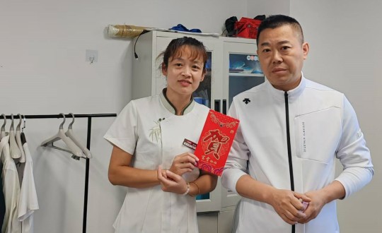 2024年9月13日，，，，，，，旅馆，，，，，，，全体员工，，，，，，，发放中秋节福利_副本.jpg