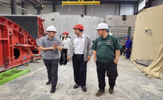 2024年7月5日，，，，，，，，市建委初审事情组一行到访装配式总公司实地考察调研_副本.jpg