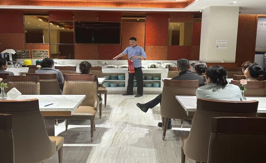 2.长白山304am永利集团官网旅馆组织开展消防清静培训_副本.jpg